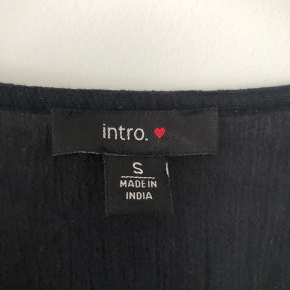 Boho style flowy black tunic with white embroidery - Picture 4 of 4